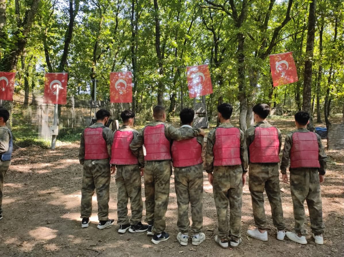 ÇES'te kalan gençler doğayla ve sporla buluştu