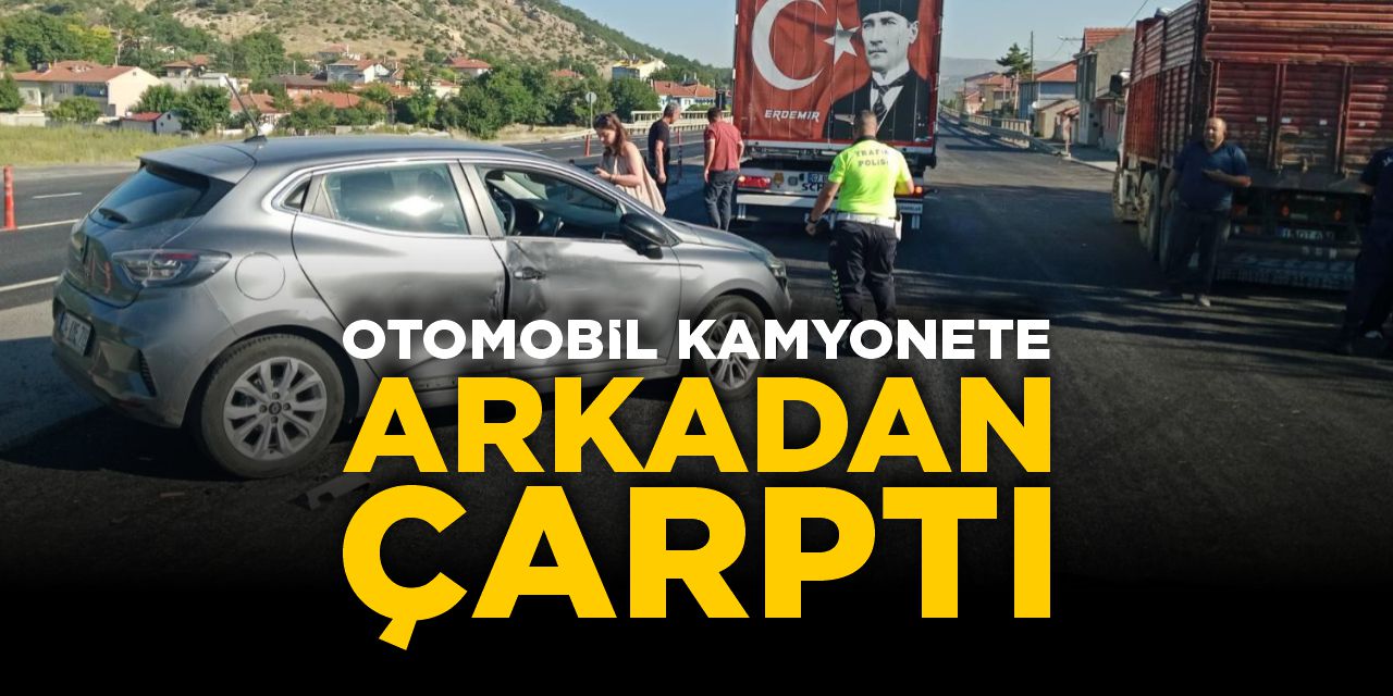 Otomobil kamyonete arkadan çarptı
