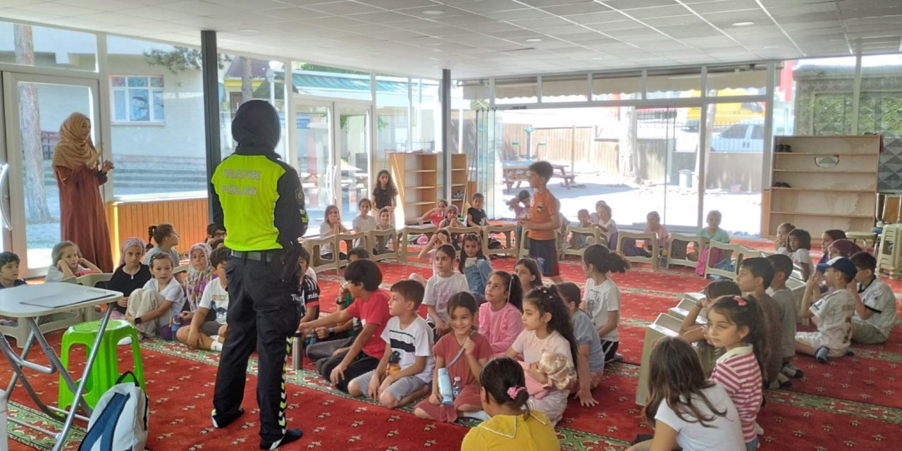 Öğrencilere Trafik Kuralları Anlatıldı