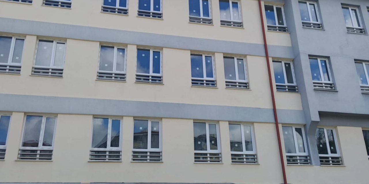 Söğüt'teki Okullarda Bakım Çalışmaları Sürüyor