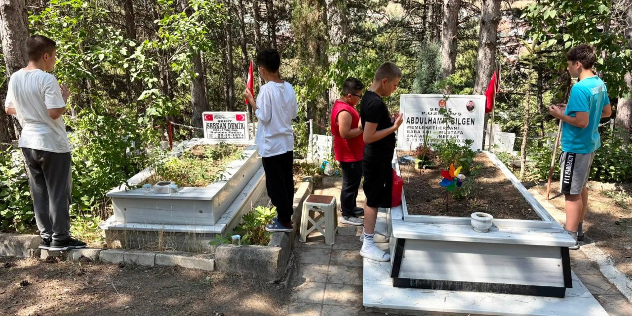 Kuran Kursu Öğrencilerinden Örnek Davranış