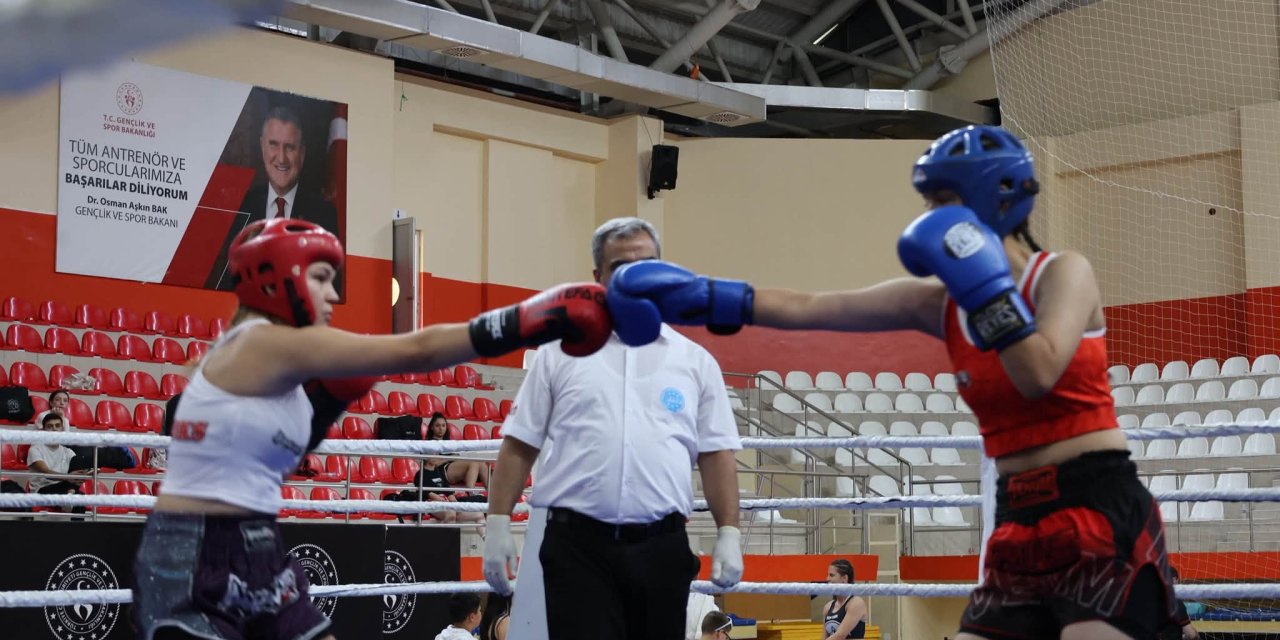 Bilecik'te Kick Boks Şampiyonası Tamamlandı!