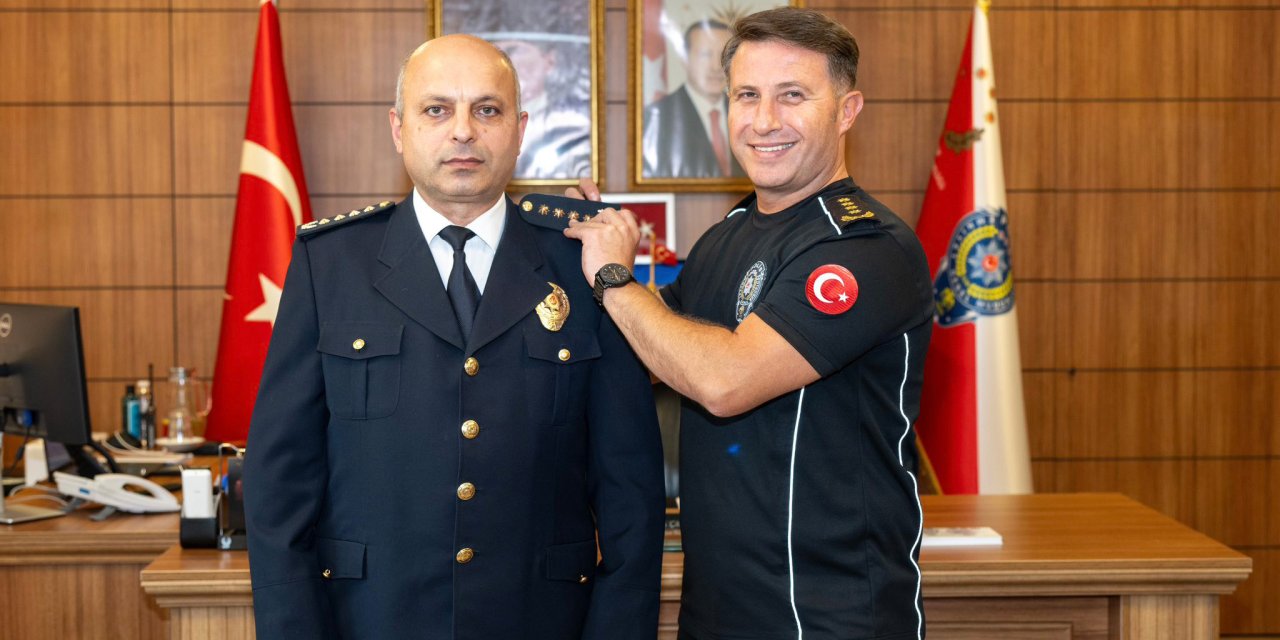 Müdür Çağlar’dan Terfi Eden Müdüre Plaket Takdimi