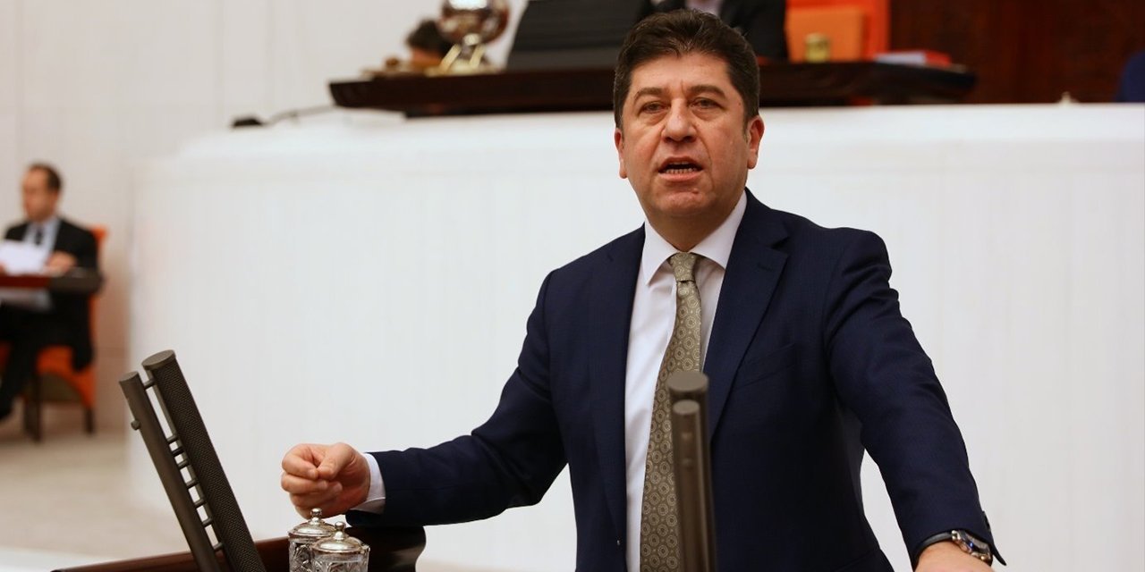 Yaşar Tüzün'den Zafer Bayramı Mesajı