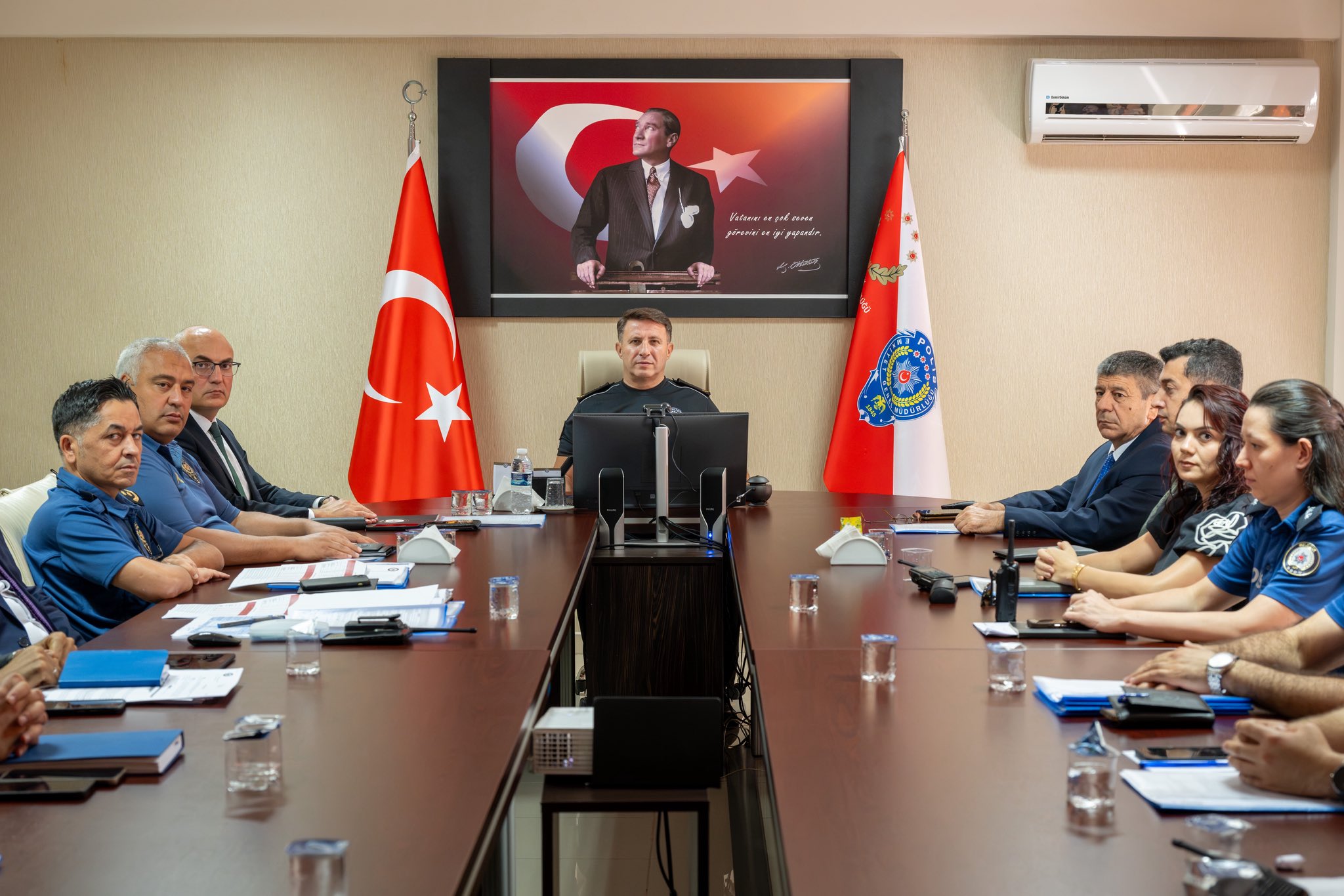 Emniyette aylık değerlendirme toplantısı