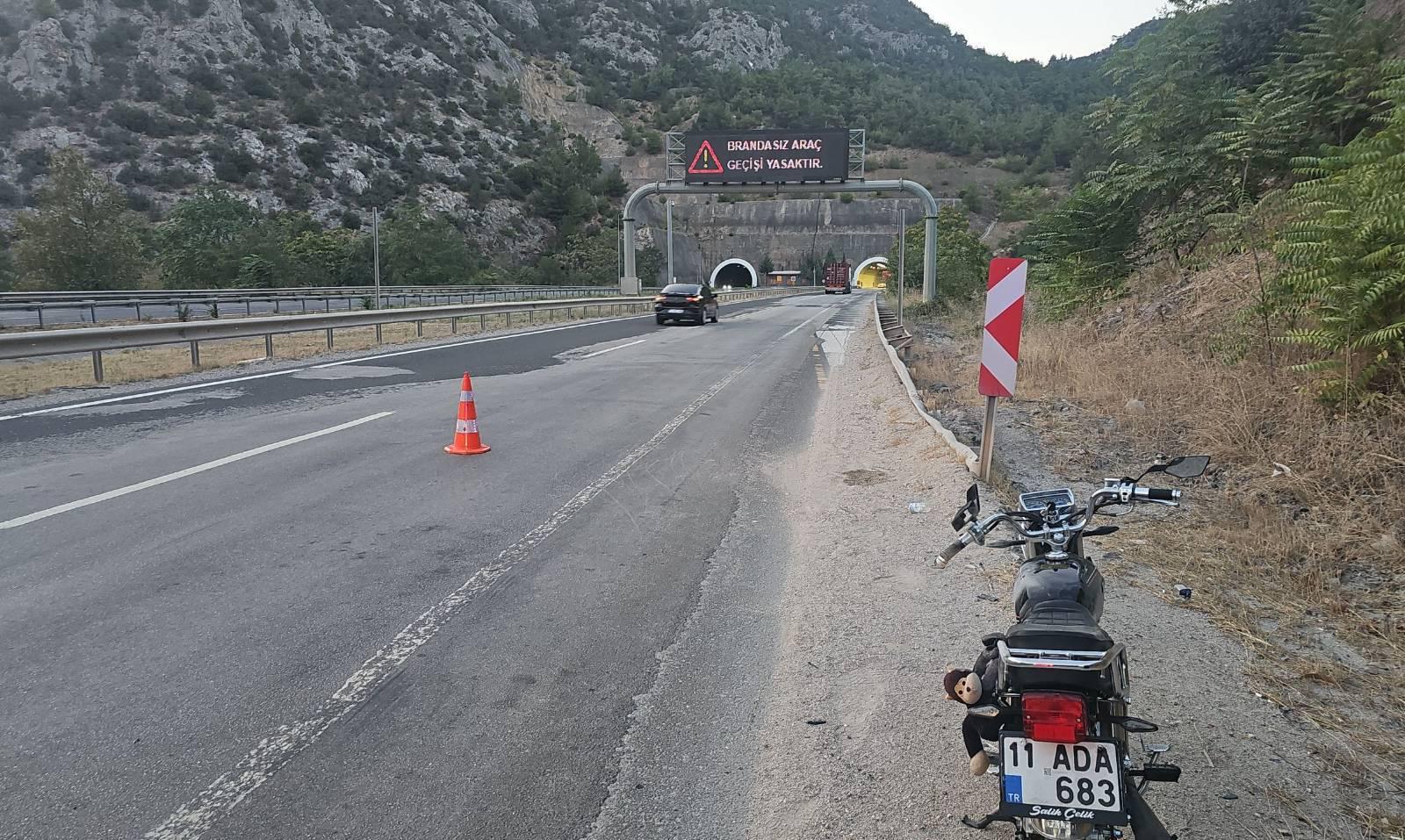 Kontrolden çıkan motosiklet kaza yaptı