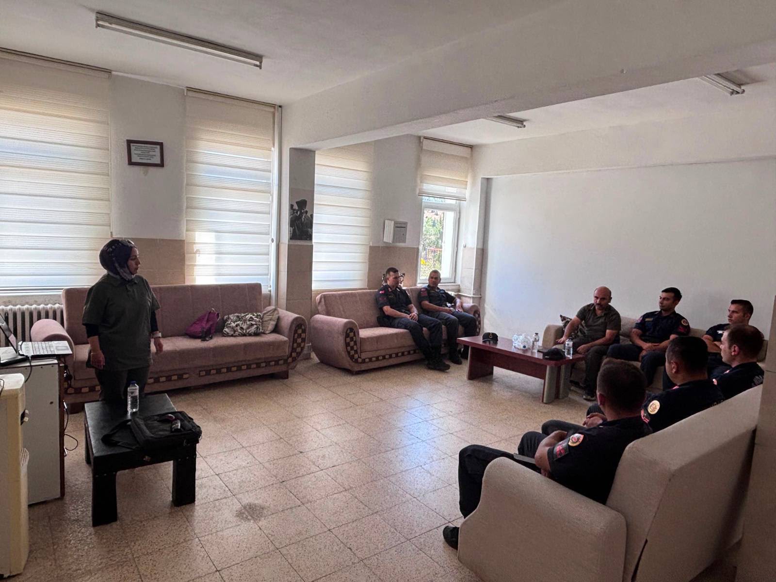İnhisar'da jandarmaya bilgilendirme yapıldı
