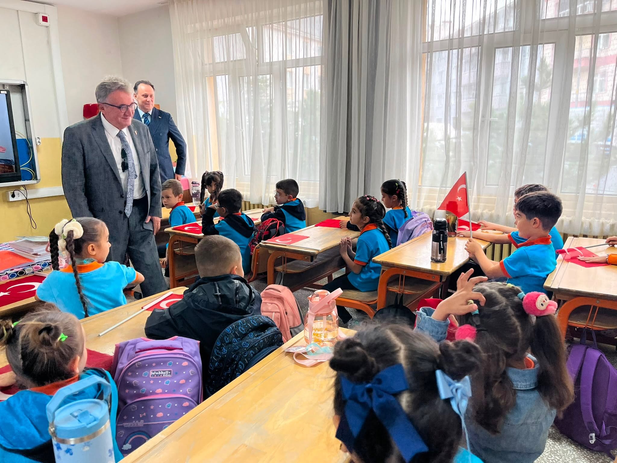 Kaymakam Helvacı, öğrencilerin heyecanına ortak oldu