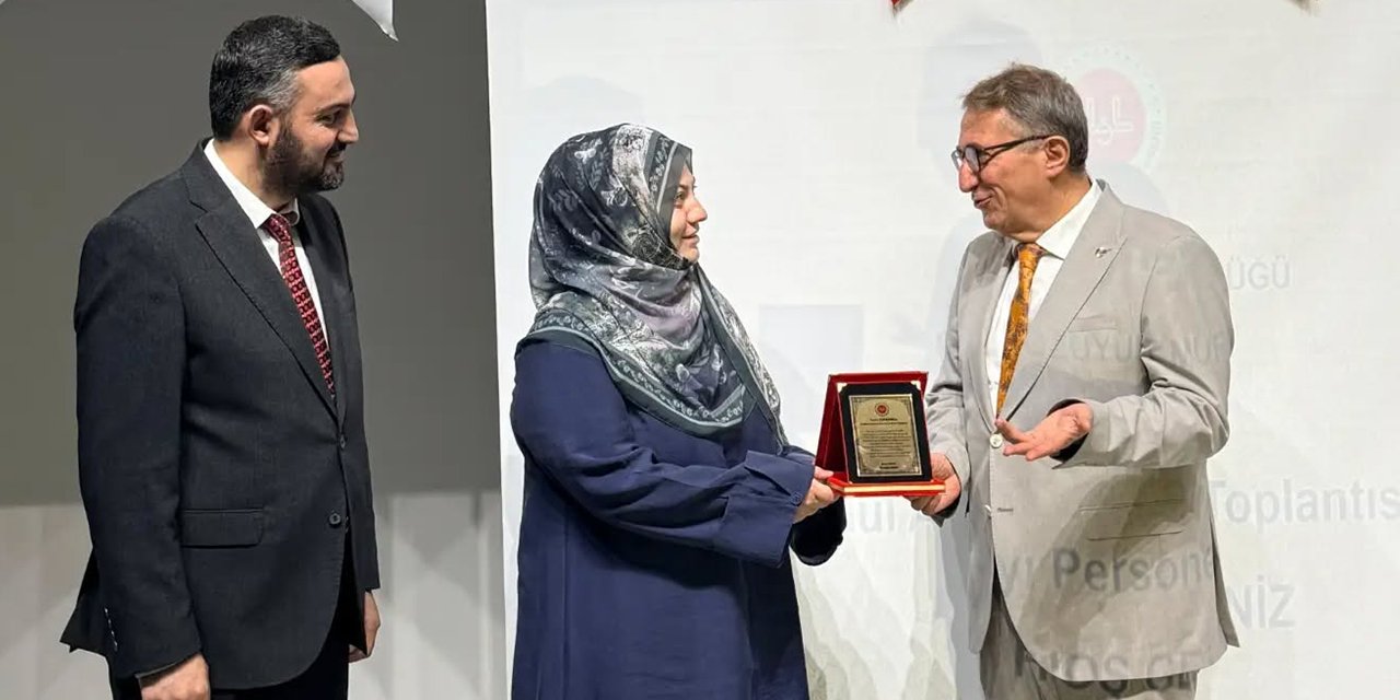 Türkiye Üçüncüsüne Plaket Takdim Edildi