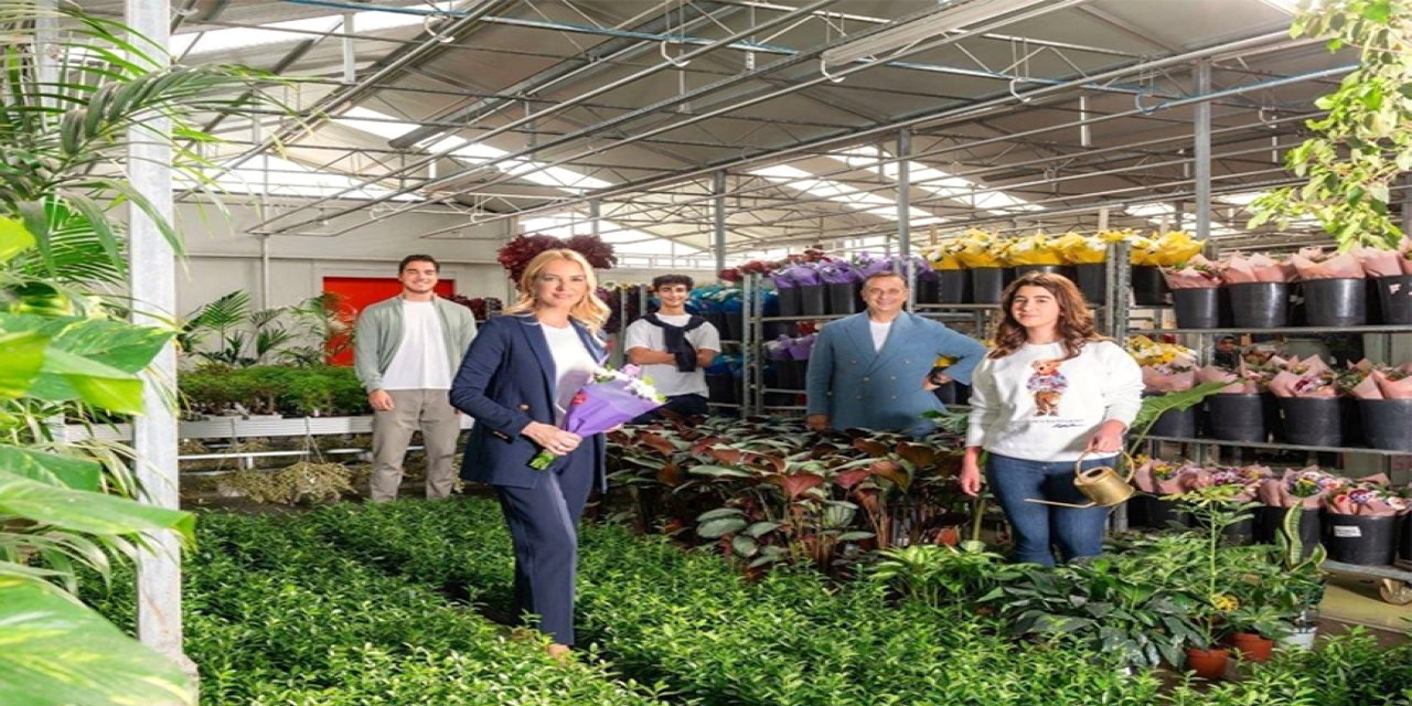 Hasır Sepette Mevsim Çiçekleri: Çiçek Sepetinin Yeniden Yükselişi