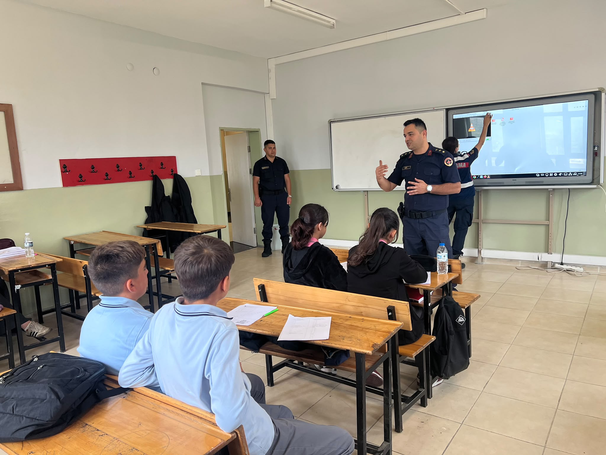 Jandarmadan çocuk ve gençlere eğitim