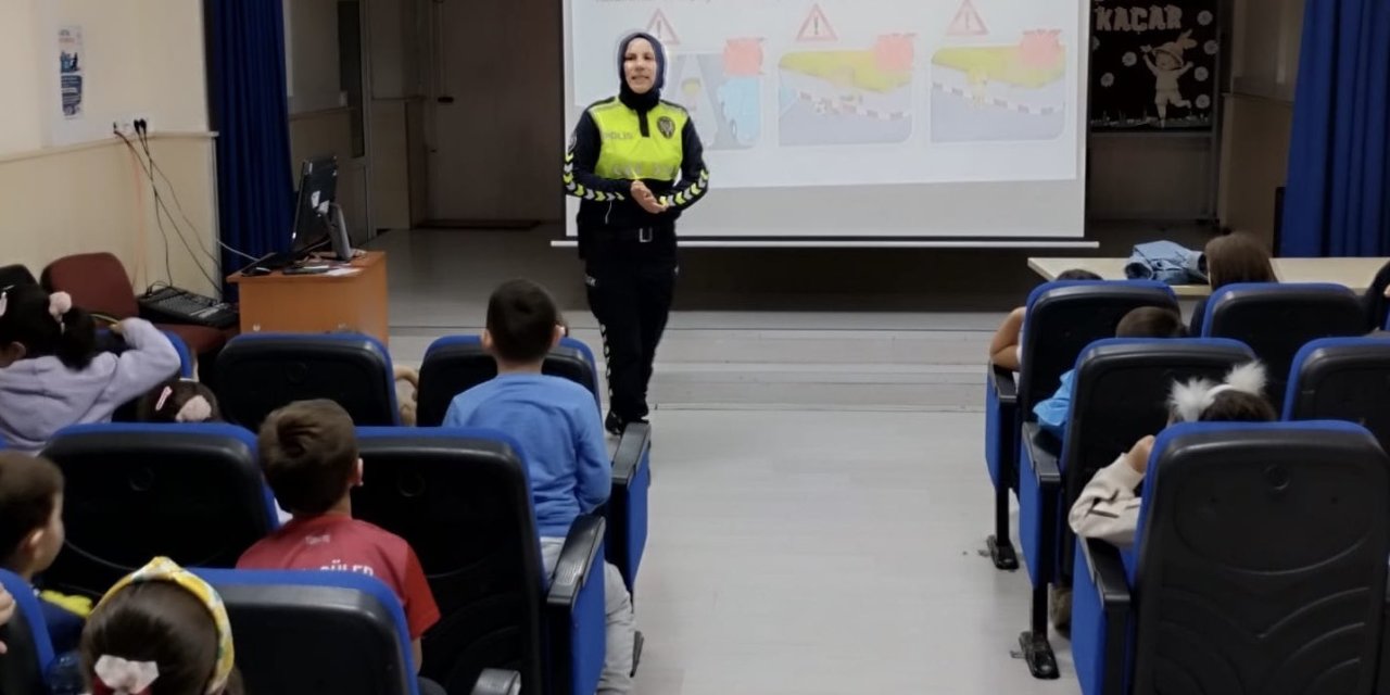 Öğrencilere Trafik Güvenliği Anlatıldı