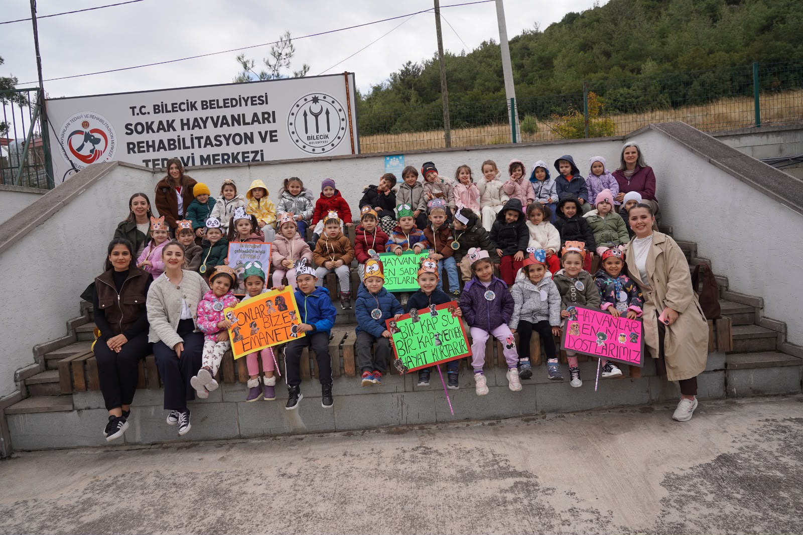 Öğrenciler barınağı ziyaret etti