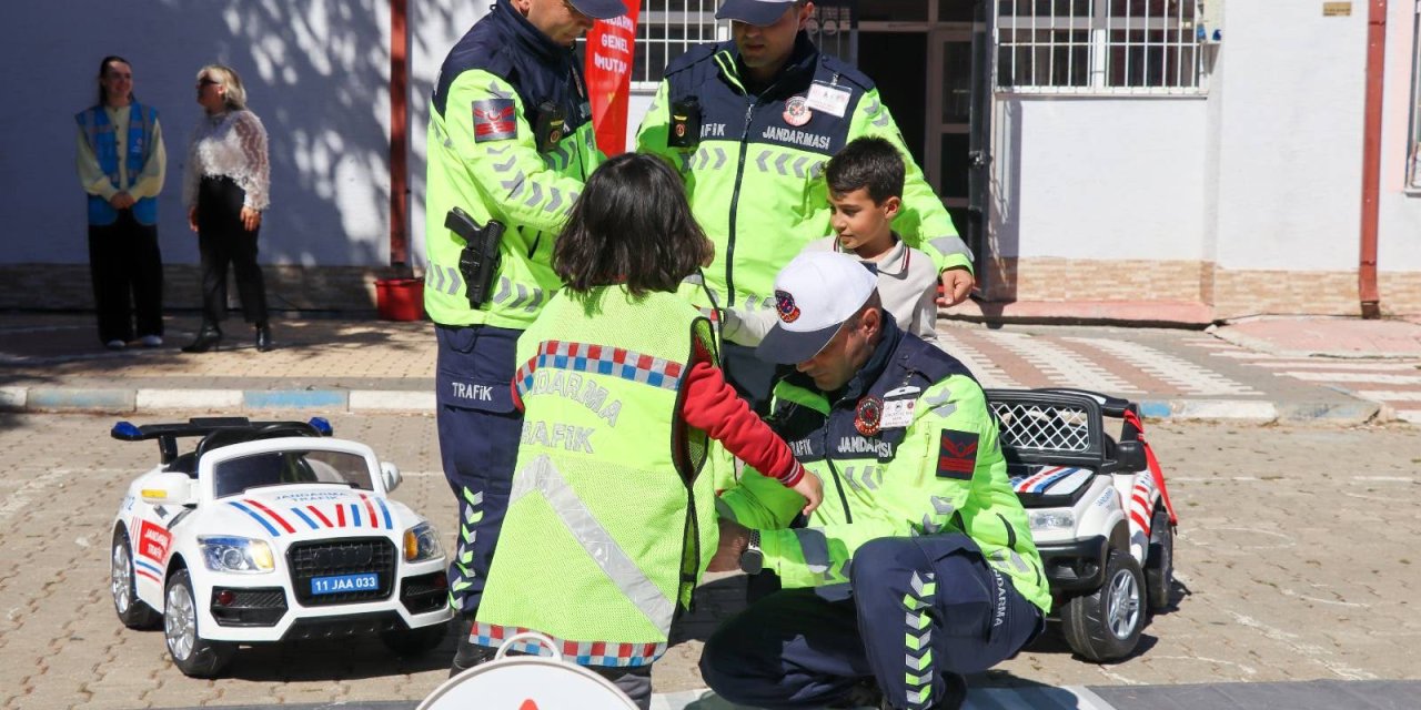 Jandarmadan Öğrencilere Trafik Eğitimi