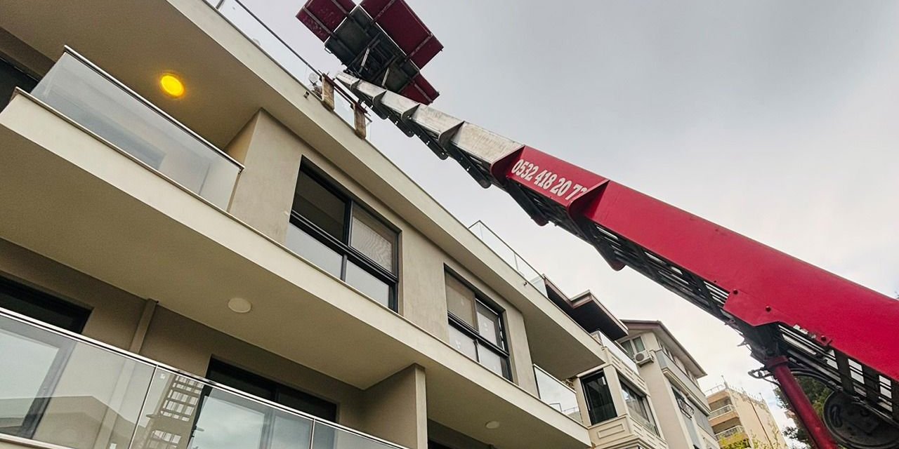 İzmir’de Taşınma Sürecinde Evden Eve Nakliyat ve Kiralık Asansör Hizmetleri Öne Çıkıyor
