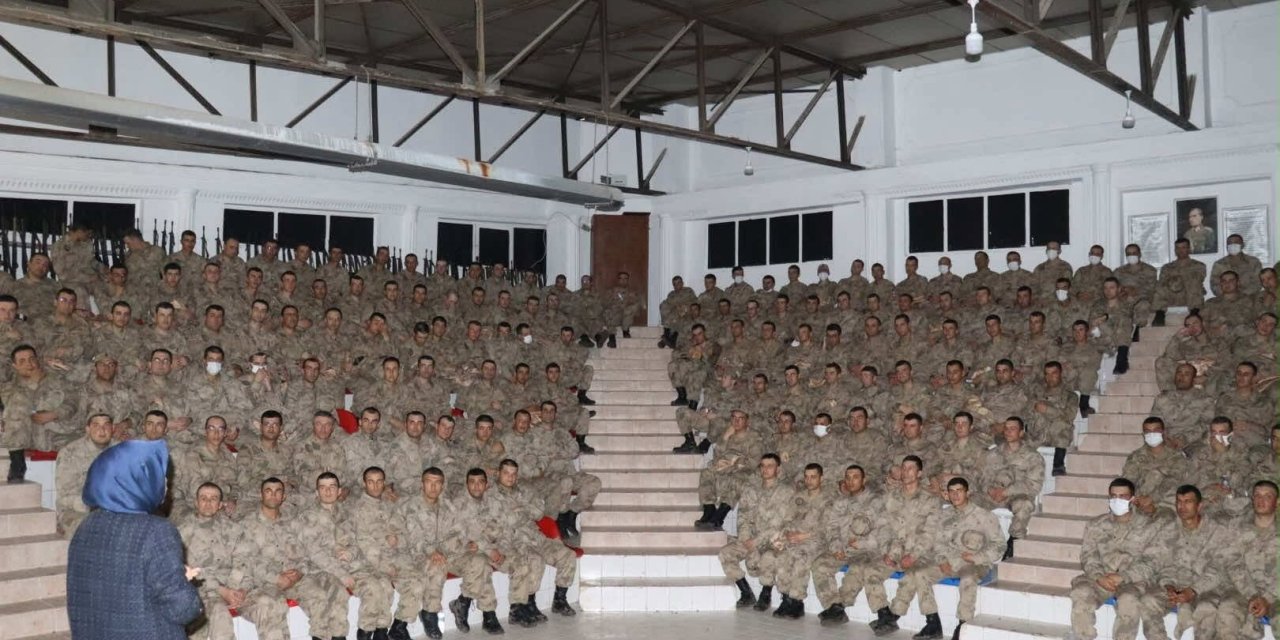 Yeşilay'dan askerlere bilgilendirme