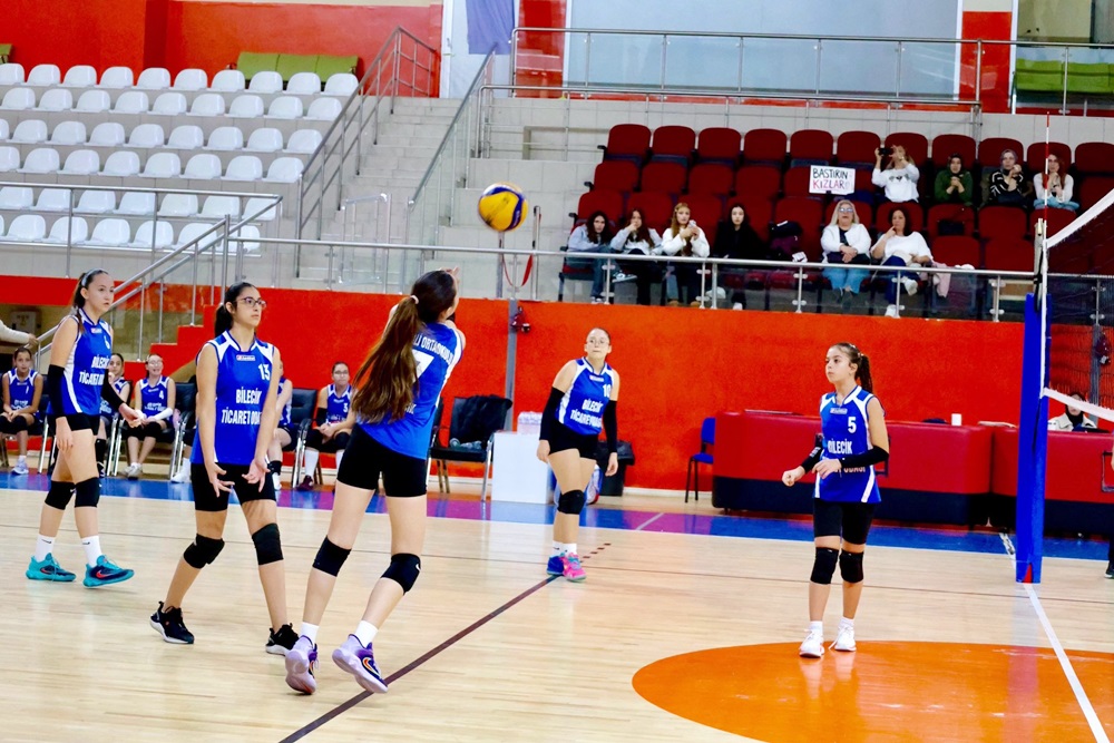 Bilecik’te Filenin Yıldızları Sahaya İndi