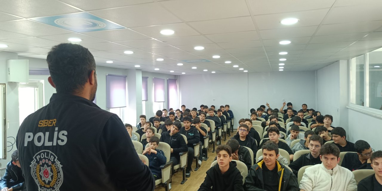Öğrencilere Siber Zorbalık Anlatıldı