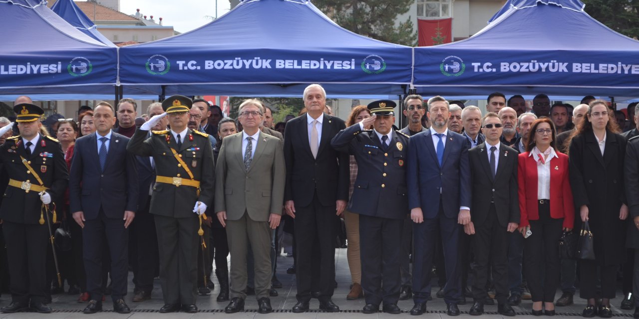 Bozüyük'te Çelenk Sunma Töreni