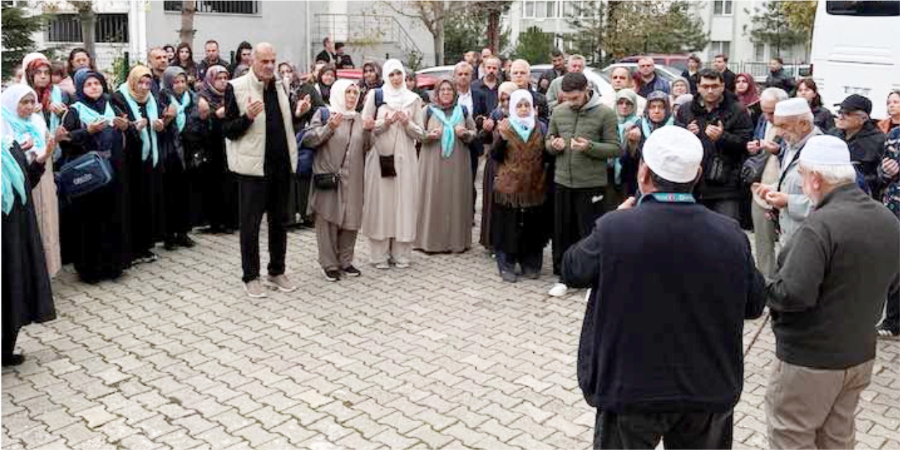 Umreciler dualarla uğurlandı