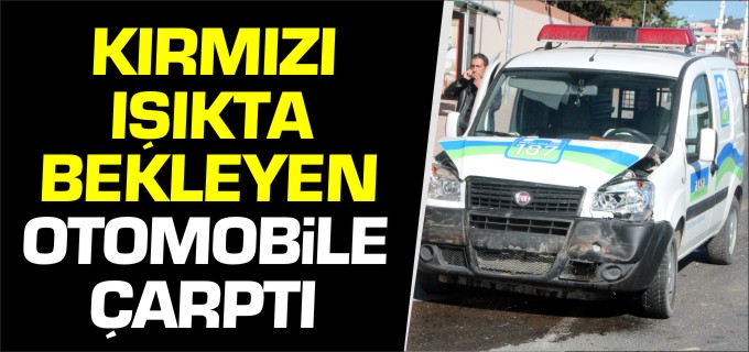 KIRMIZI IŞIKTA BEKLEYEN OTOMOBİLE ÇARPTI