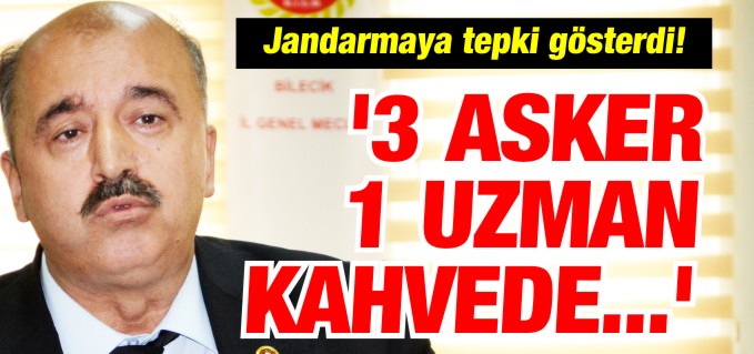 ’3 ASKER 1 UZMAN ÇAVUŞ KAHVEDE ÇAY İÇİYOR’