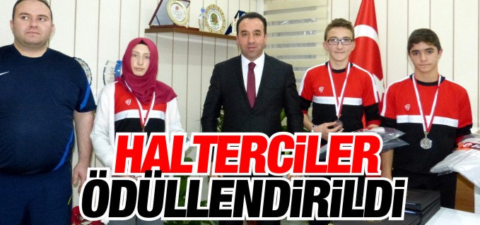 BAŞARILI HALTERCİLER ÖDÜLLENDİRİLDİ