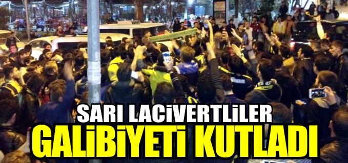 SARI LACİVERTLİLER GALİBİYETİ KUTLADI