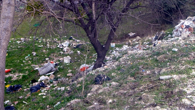 KARAÇAY YOLU ÇÖPLÜĞE DÖNDÜ