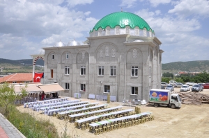 MEDİNE CAMİİ İBADETE AÇILDI