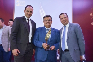 BAŞKAN YAĞCI ÖDÜLE DOYMUYOR
