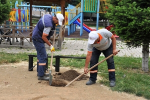 MAGANDALARA İNAT PARKLAR YENİLENİYOR