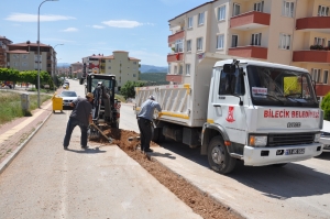 ASFALTLARA BAKIM VE ONARIM YAPILIYOR
