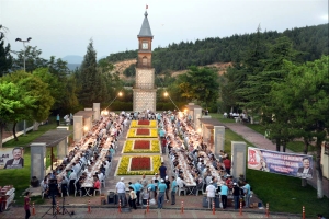 BAŞKAN YAĞCI'DAN PROTOKOLE İFTAR