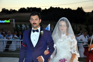 MUTLULUKLAR DİLERİZ