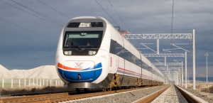 HIZLI TREN YOLDA KALDI