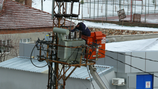 ELEKTRİK KESİNTİLERİ VATANDAŞI KIZDIRDI