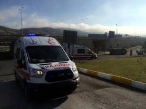 AMBULANSLA KAMYONET ÇARPIŞTI 1 YARALI