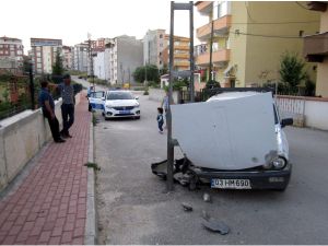 ORTADA DİREK VAR YANDAN GEÇ