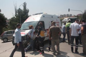 AMBULANS KAZA YAPTI