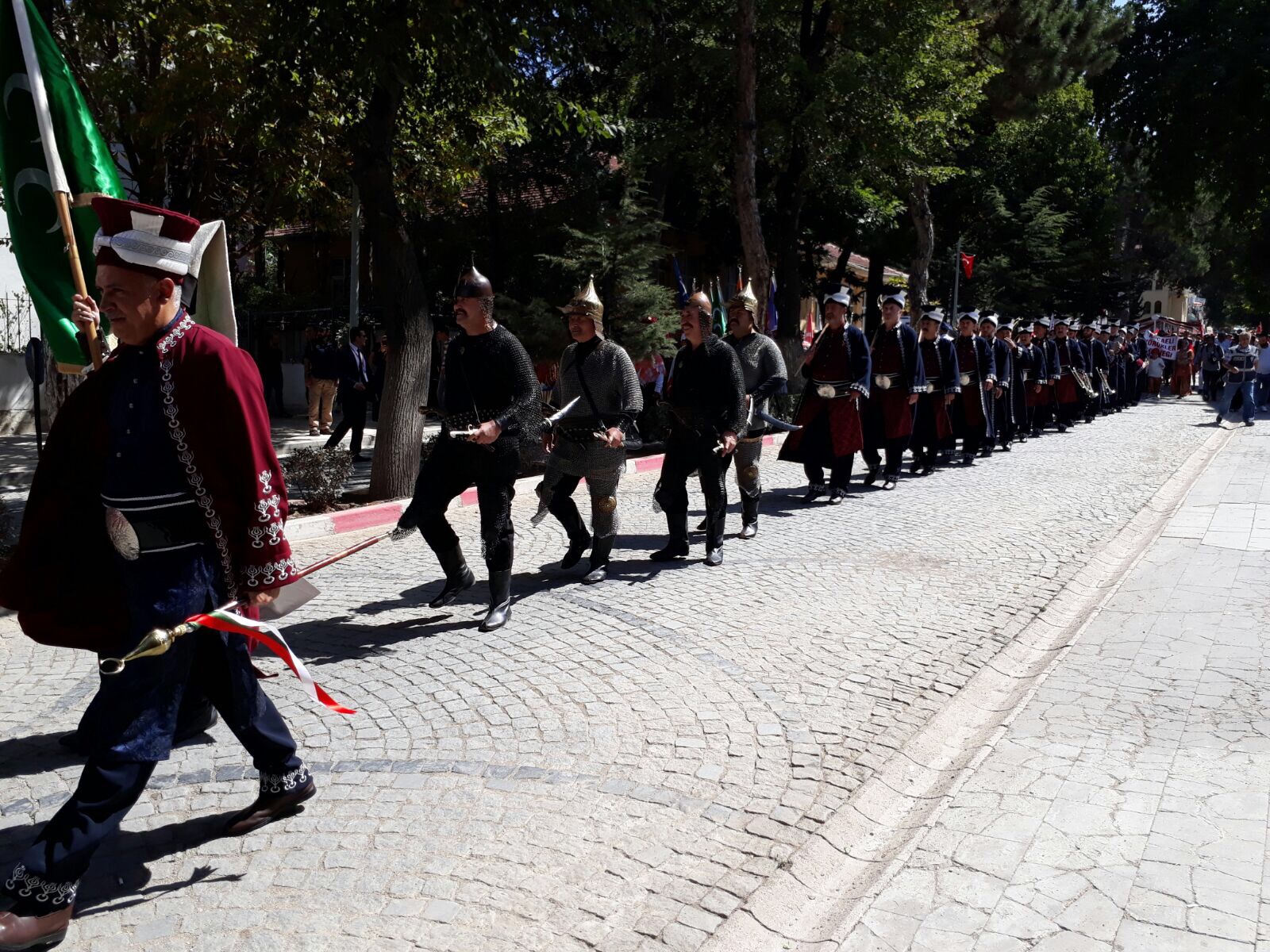 TÖREN DEVAM EDİYOR