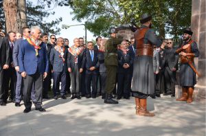 BAŞBAKAN NÖBET DEĞİŞİM TÖRENİNİ İZLEDİ