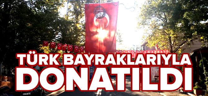 İNHİSAR TÜRK BAYRAKLARIYLA DONATILDI