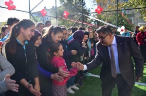 OSMANGAZİ ORTAOKULU SENTETİK SAHASI HİZMETE AÇILDI