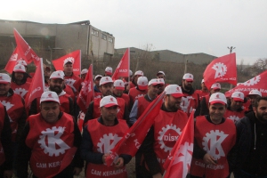 CAM İŞÇİLERİ EYLEM YAPTI