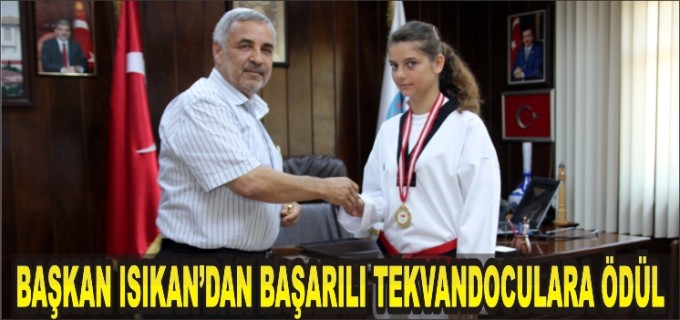 TEKVANDODA TÜRKİYE ŞAMPİYPNU OLAN OSMANELİLİ SPORCULAR BELEDİYE BAŞKANI MEHMET ISIKAN TARAFINDAN ÖDÜLLENDİRİLDİ