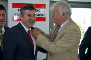 CİNOĞLU, CHP ROZETİNİ TAKTI