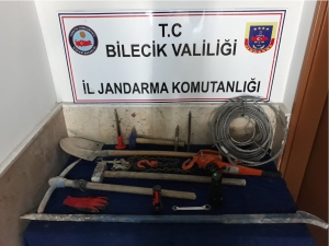 DEFİNECİLER SUÇÜSTÜ YAKALANDI