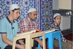 HAFIZLIK KURSU MEYVELERİNİ VERİYOR