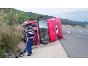 TIR DEVRİLDİ, 1 ÖLÜ